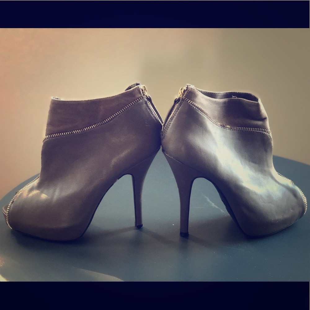 Grey 5inch tip ankle heeled boots